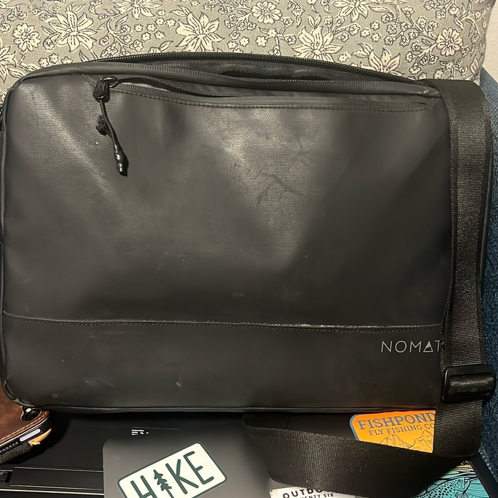 Nomatic tech bag